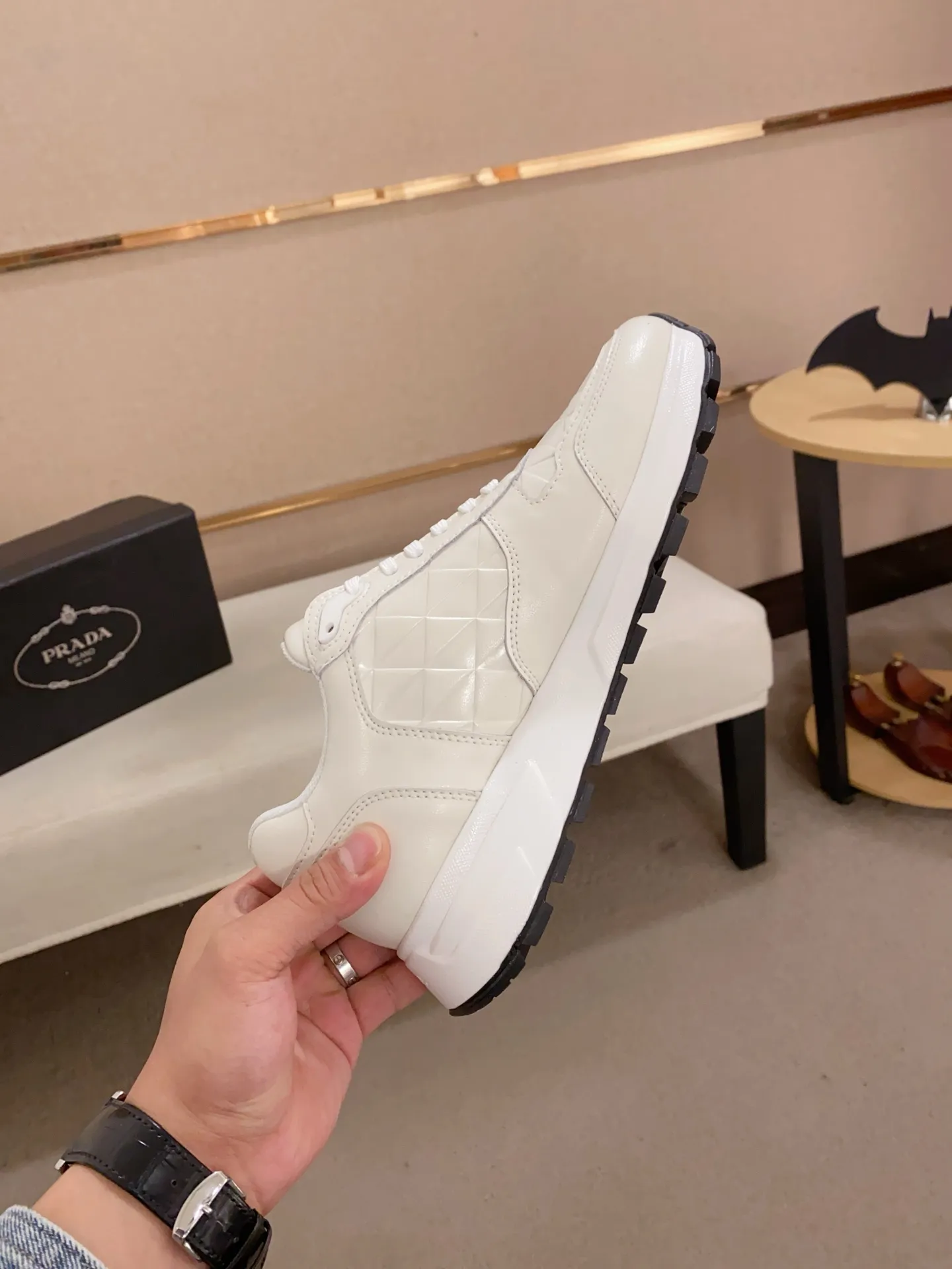 Men's shoes 💰: 500💰 [Prada～Prada] Trendy new styles are on the market. Same style as the official website. Counter quality. Original matching. [Strong] [Strong] Selected first-layer cowhide fabric. Comfortable and breathable sheepskin lining, fine workmanship, upper layer made of 100% pure cowhide, original last shape, comfortable on the feet, shoe sizes 38 to 44